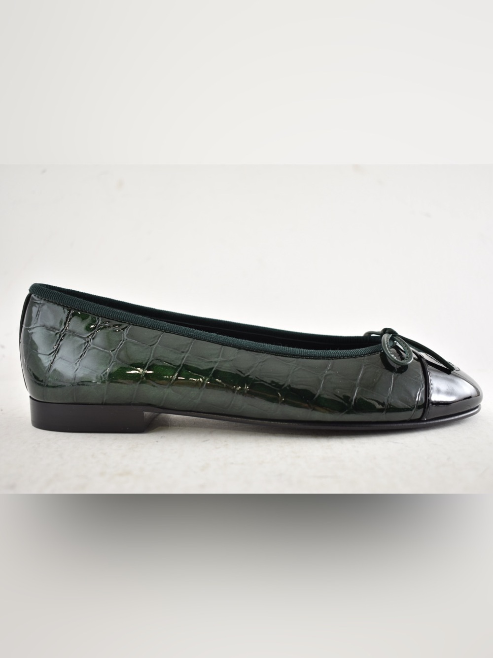 Chanel 26A Dark Green Black Crocodile Patent CC Logo Ballet Ballerina Flat 39 - Picture 2 of 16